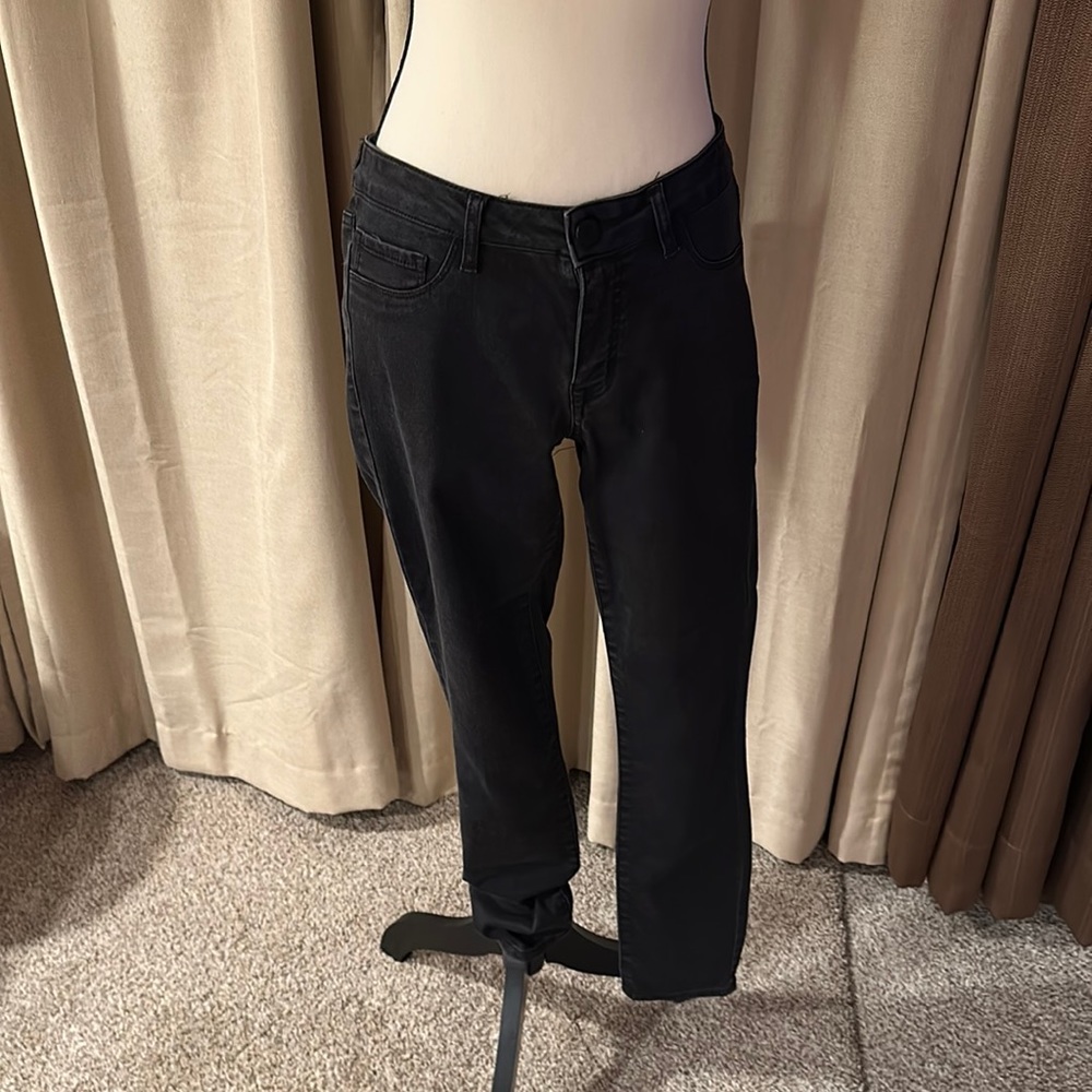 Refuge Black Skinny Jeans size 8. Worn 5-6 times. 28” inseam.